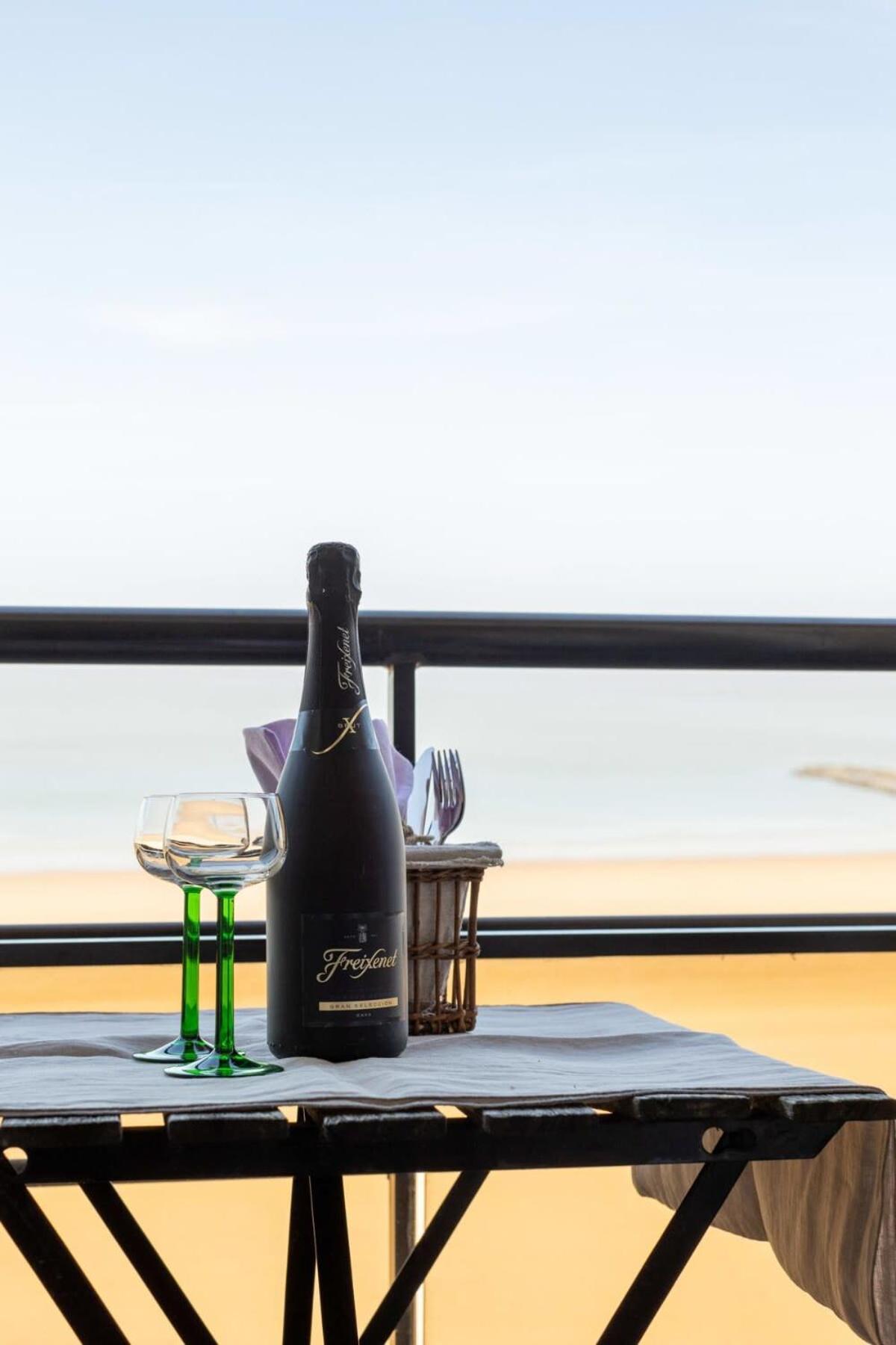 Huswell - Beautiful Spacious Studio With Frontal Sea View Knokke-Heist Ngoại thất bức ảnh